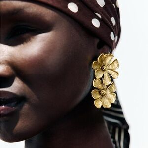 Zara Metal Flower Earrings in Gold Tone